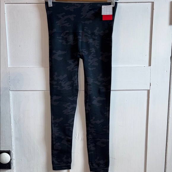 SPANX Pants - Spanx Black Camo Full Length Leggings Wide Waistband Slim Fit Size Medium New